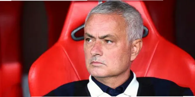 英超联赛切尔西长合同争议近期成为足坛焦点，俱乐部通过长达8-9年的合同分摊转会费